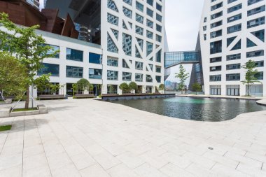 Ofis Binası yakınındaki boş yol