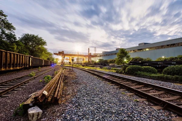 Spoorweg in de schemering — Stockfoto