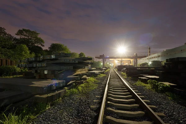 Spoorweg in de schemering — Stockfoto
