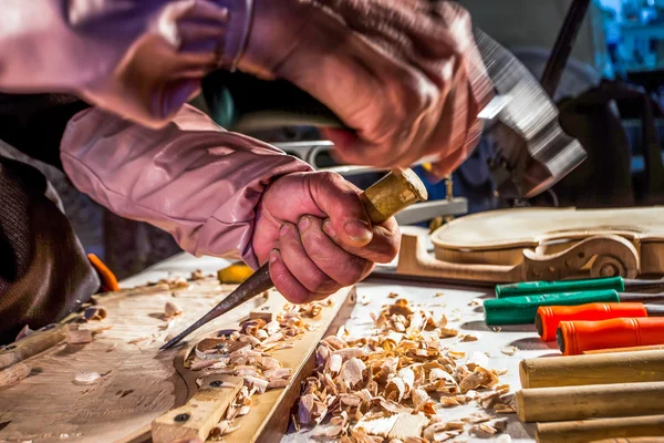 Carpenter engraving violin with tools — Stock Photo, Image