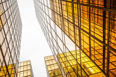 Modern gökdelen dış ve gökyüzü