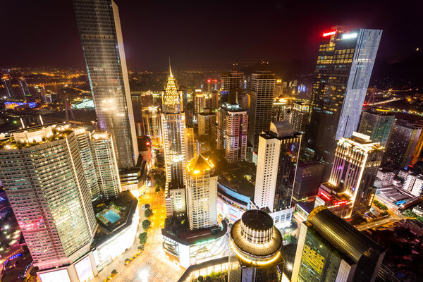 освещенные горизонты и современные здания
