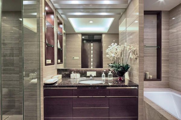 Luxury hotel bathroom interior — Stock Photo, Image