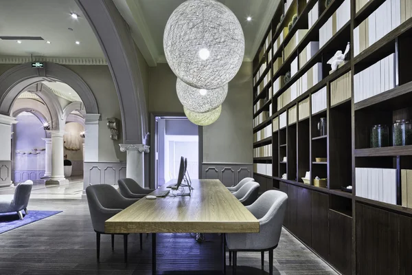 Luxe lobby in het moderne hotel — Stockfoto