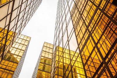 Modern gökdelen dış ve gökyüzü