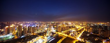gece şehir merkezinde modern panoramik manzarası