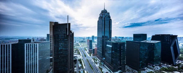 Panoramisch skyline en modern gebouw — Stockfoto
