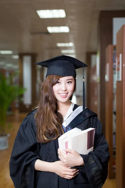 Asiático mujer estudiante holding libros —  Fotos de Stock