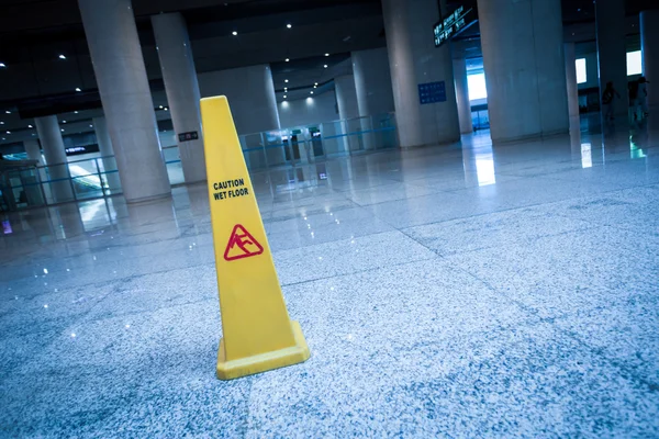 Slippery sign on floor of modern building — Stock Photo, Image