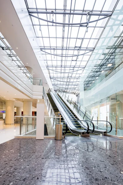 Moderní nákupní centrum interiér — Stock fotografie