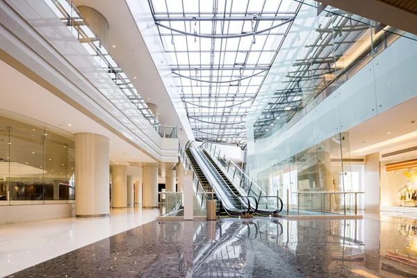 Moderní nákupní centrum interiér — Stock fotografie