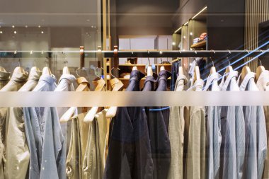 modern moda salonu askı elbise