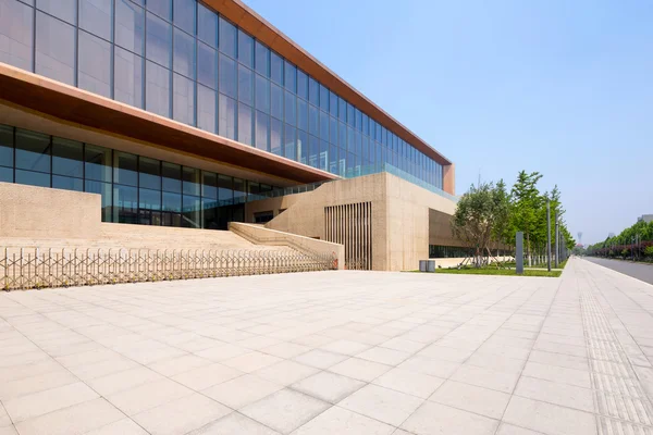 Modern building with empty road floor — Stock Photo, Image