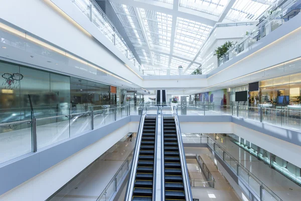 Interior do shopping moderno — Fotografia de Stock