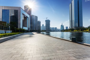 Modern Bina dış tuğla yola riverbank katında ile