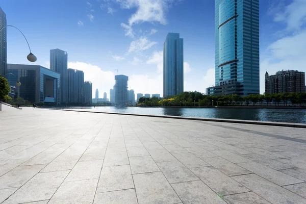 Modern city with empty road floor — Stock Photo, Image