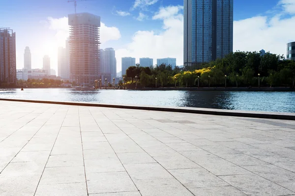 Modern city with empty road floor — Stock Photo, Image