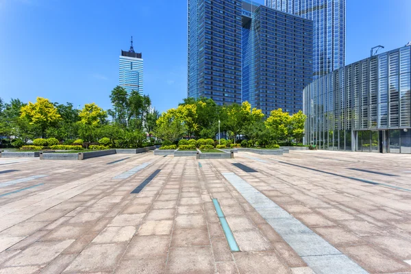 Modern skyline and empty road floor — Stock Photo, Image