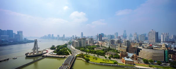 Vista panoramica di Shanghai sulla riva del fiume — Foto Stock