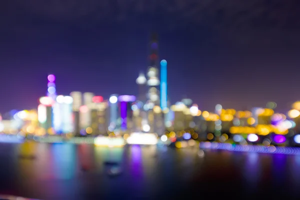 Skyline illuminato e sfocato e paesaggio urbano di Shanghai — Foto Stock