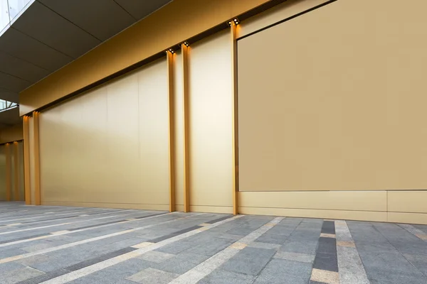 Byggnaden exteriör och tomma vägen golv — Stockfoto