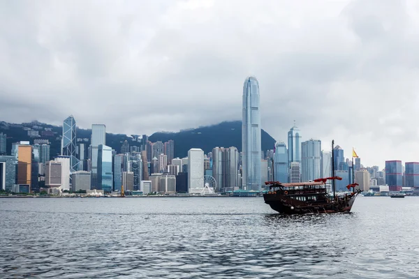 Skyline y edificios en el puerto de Hong Kong —  Fotos de Stock