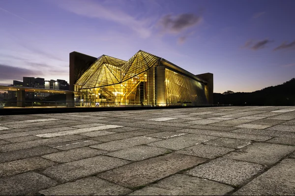 Illuminated modern building exterior — Stock Photo, Image