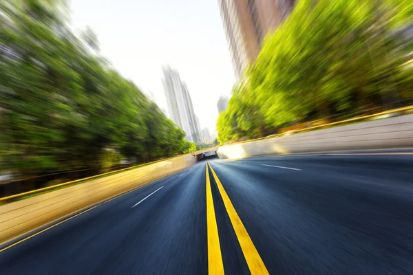 Blurred urban road — Stock Photo, Image