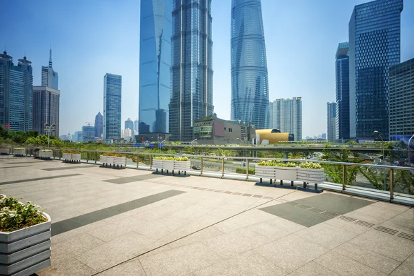 Edificios modernos y puntos de referencia en Shanghai — Foto de Stock