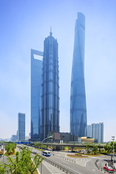 Stadtbild von Shanghai und Verkehr auf der Straße — Stockfoto