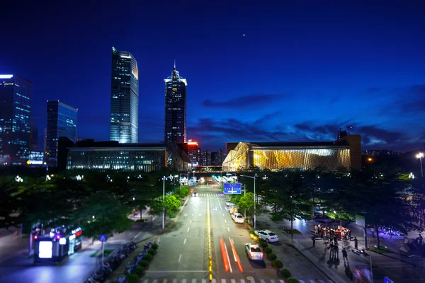 Osvětlené moderní Panorama a budovy — Stock fotografie