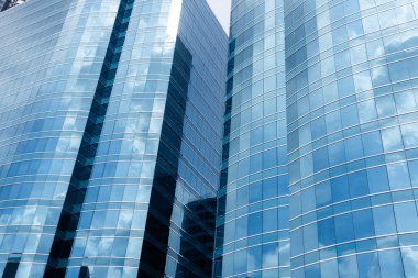 modern ofis binası düşük açılı görünüş