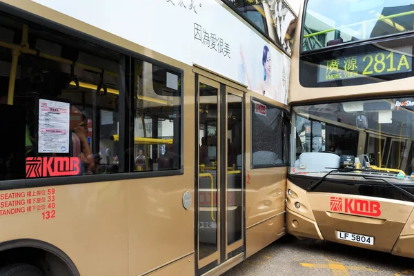 两辆巴士撞在香港 — 图库照片