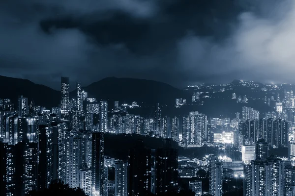 Skyline panoramico e paesaggio urbano di Hong Kong di notte — Foto Stock