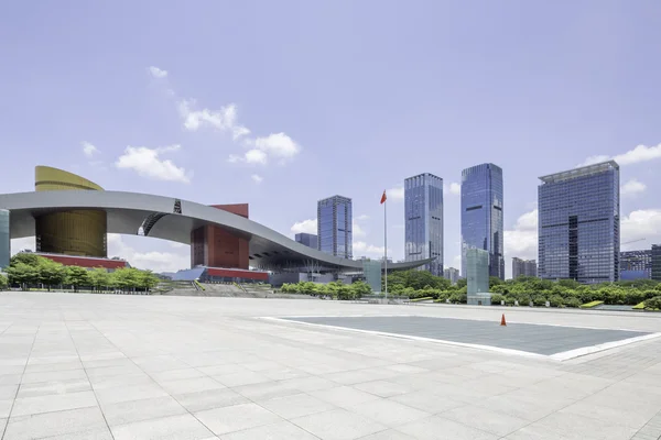空的广场，与在中国深圳的一个里程碑 — 图库照片