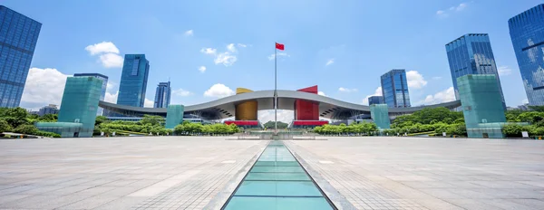 Leerer Platz mit einem Wahrzeichen von Shenzheng in China — Stockfoto