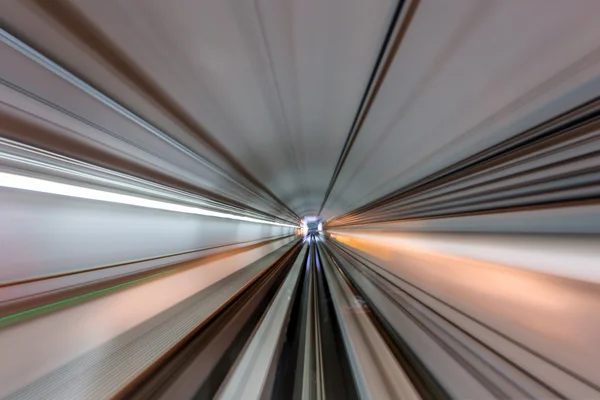 Yüksek hızlı hareket bir tünelde — Stok fotoğraf