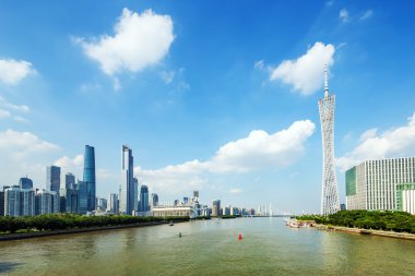 bir kenara gökdelenler ile kanal