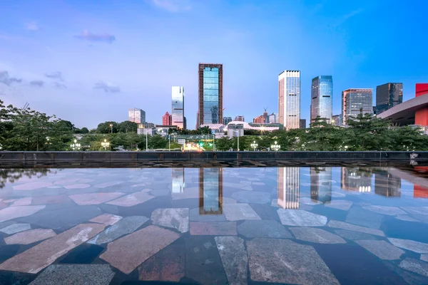 Grattacieli sull'acqua di Shenzhen — Foto Stock