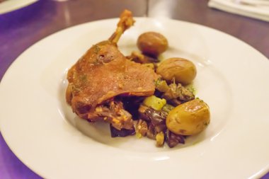 kavrulmuş bacak ve yumurta chicen