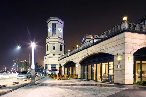 Utsidan av ett vintage köpcentrum — Stockfoto