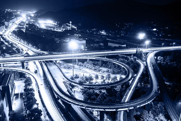 Viadukt in einer modernen Stadt — Stockfoto