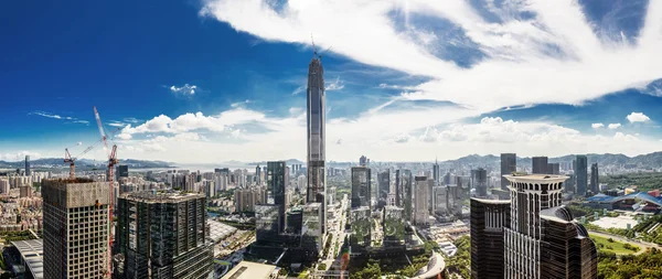 Panoramat beskådar av skyskrapor i en modern stad — Stockfoto