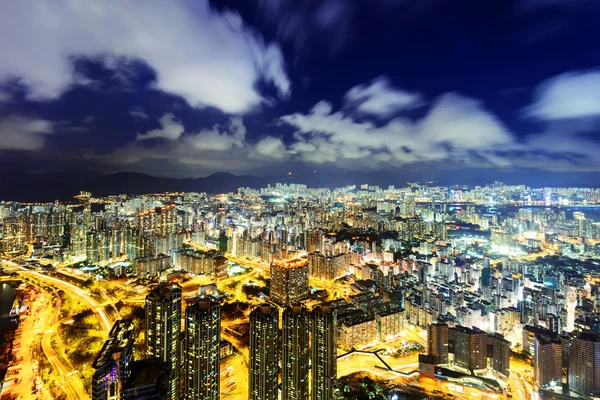Vue panoramique sur les gratte-ciel d'une ville moderne — Photo