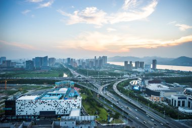 viyadük ve binalarda modern bir şehir