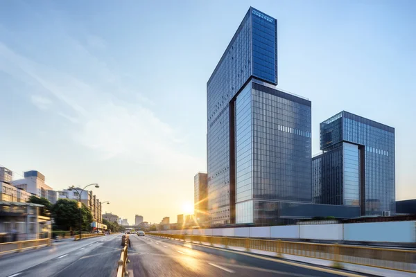 Strada asfaltata di una città moderna — Foto Stock