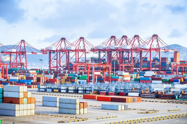 Busy harbour with full loads of containers — Stock Photo, Image