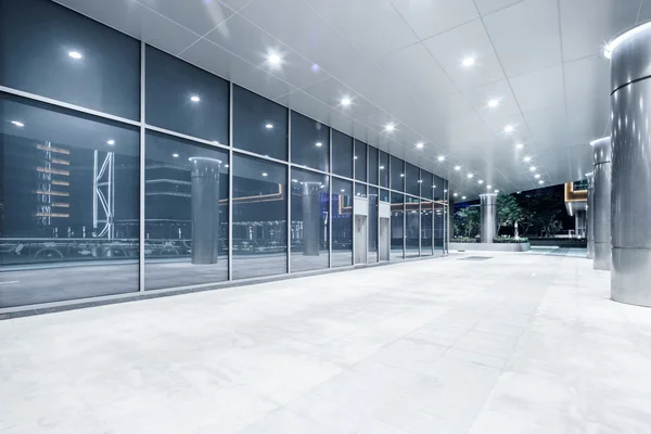 Korridoren i modern kontorsbyggnad — Stockfoto