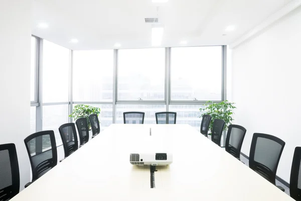 Interieur van de vergaderzaal in moder office — Stockfoto