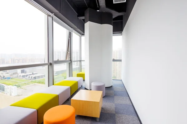 Salle de repos dans un bureau moderne — Photo